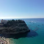 Angelina House تروبيا